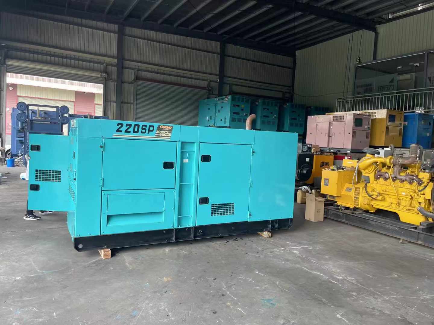 大余800kW 柴油发电机的输出电流波动范围是多少？