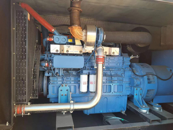 大余燃油消耗率与进气温度的具体关系是什么？